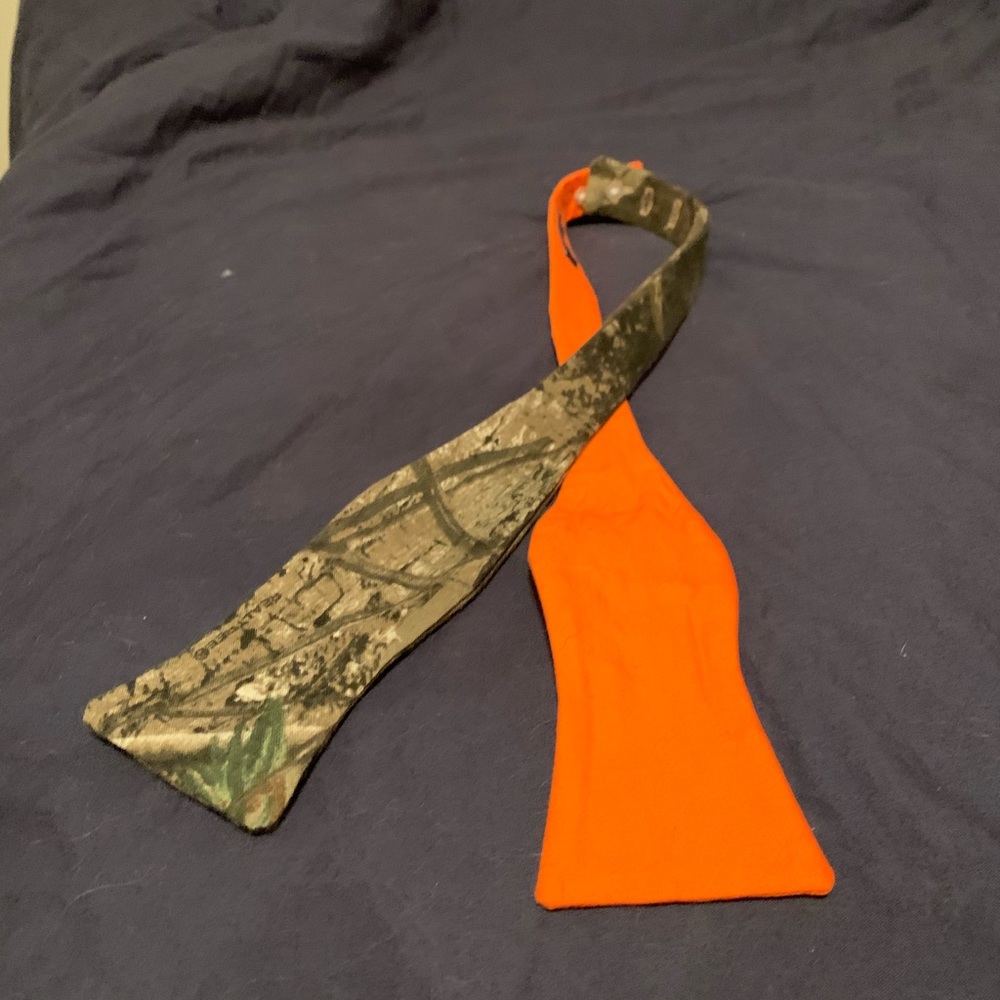 Dogwood Black - MADE IN USA bow tie